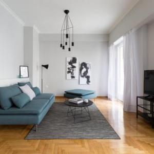 Acropolis Core Bright  modern Apartment by UPStREEt Athens 